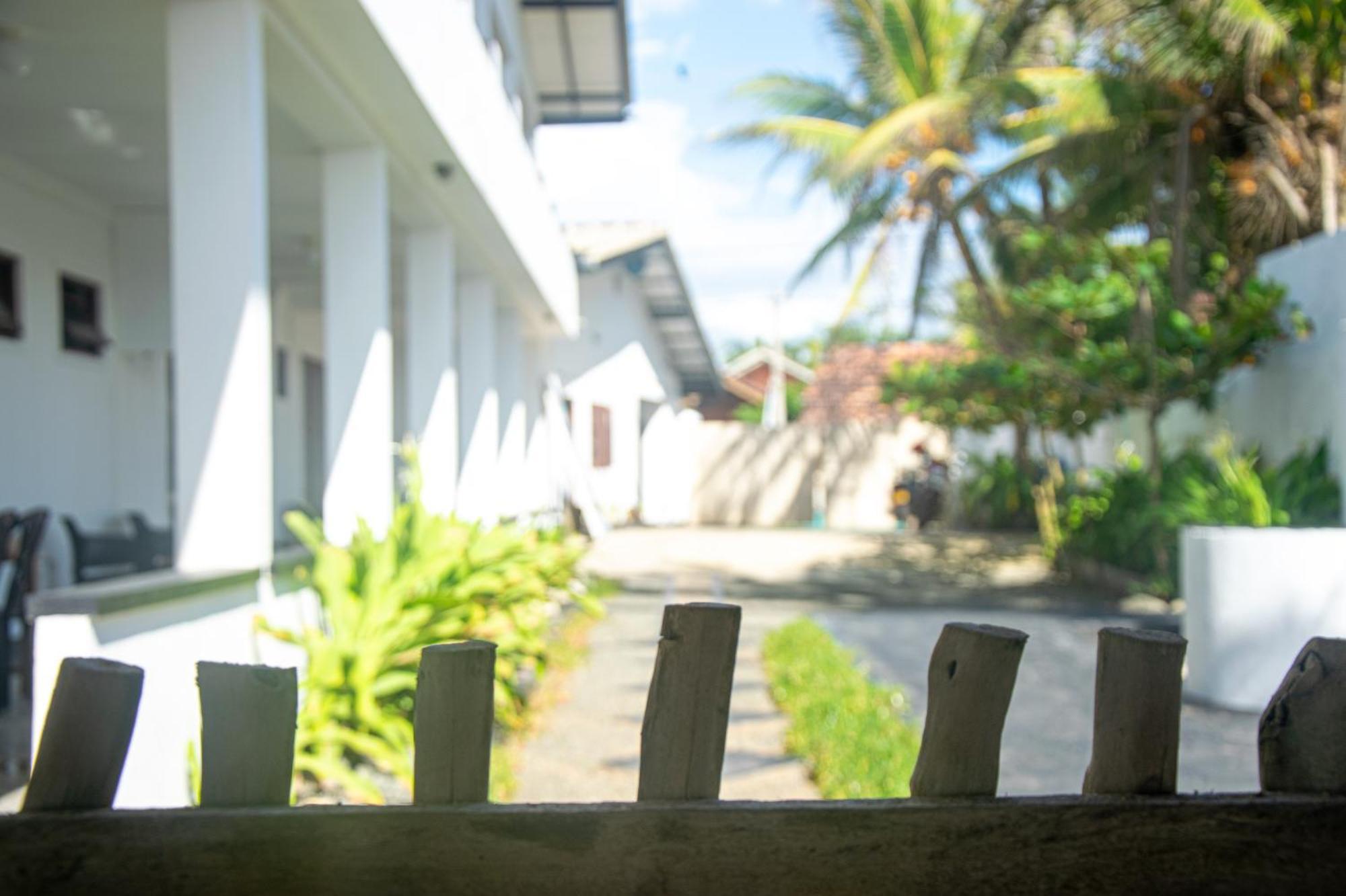 Sailors' Bay Bed & Breakfast Hikkaduwa Exterior photo