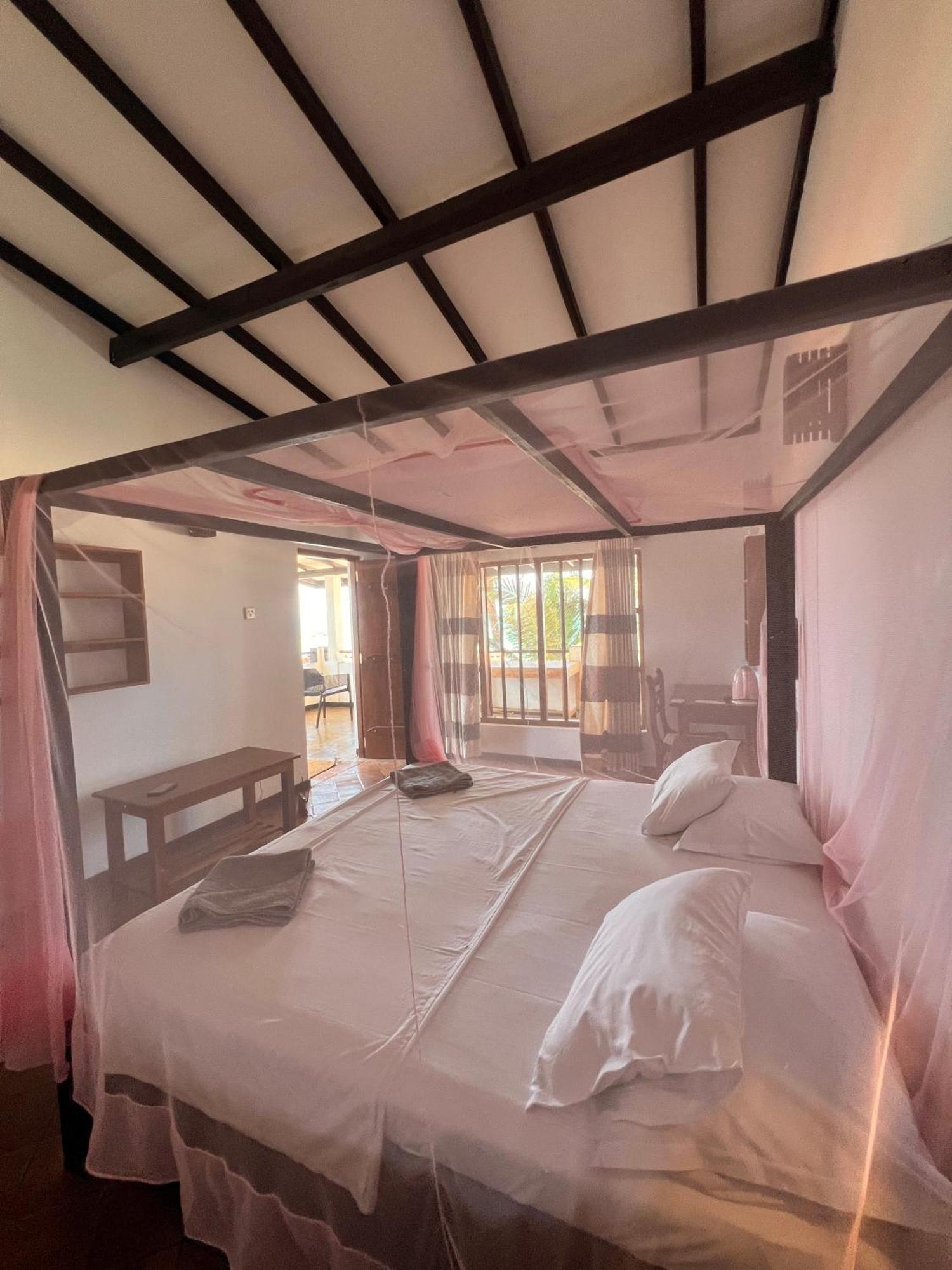 Sailors' Bay Bed & Breakfast Hikkaduwa Exterior photo